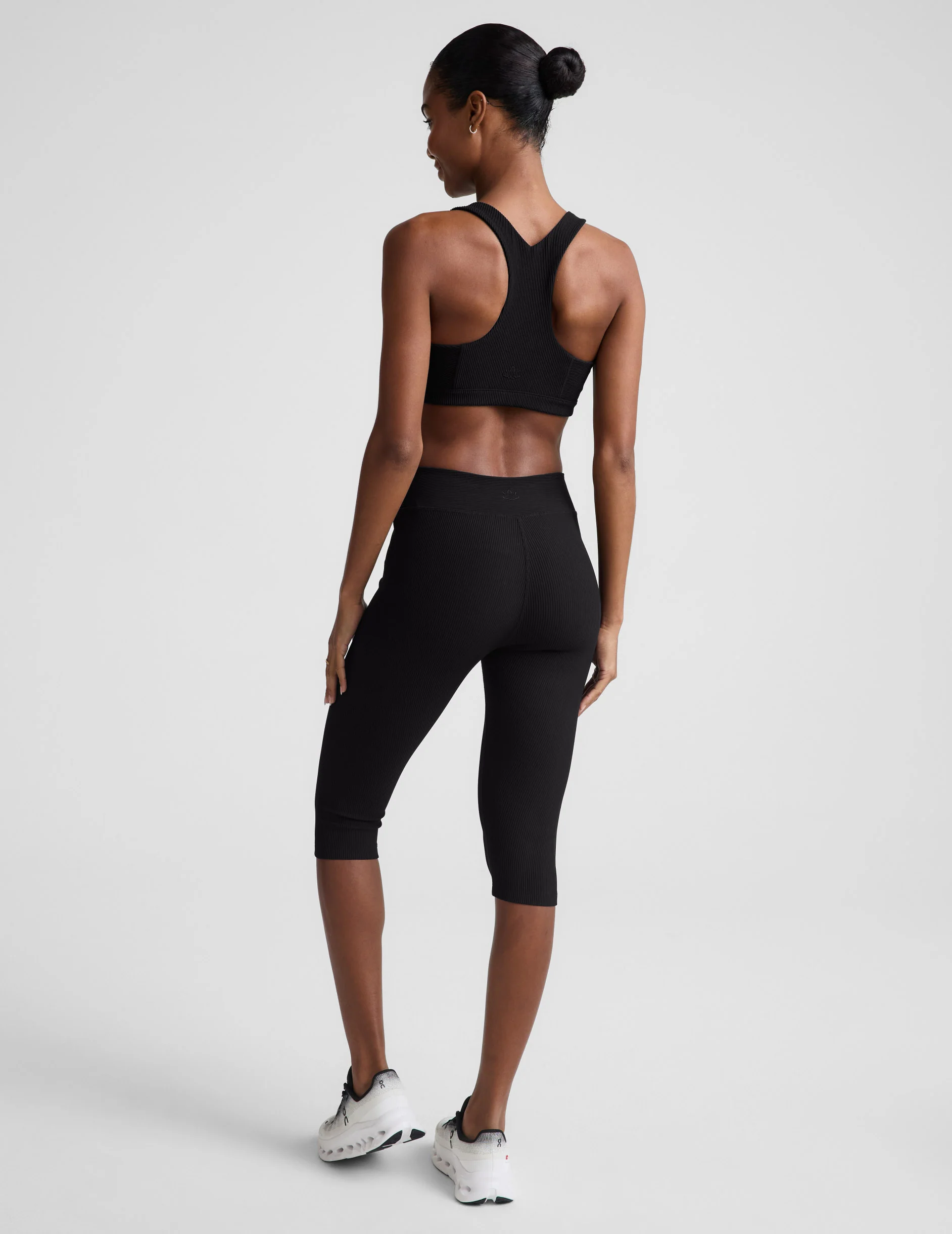 Impulse Ribbed V-Waist Pedal Pusher Legging - Image 3