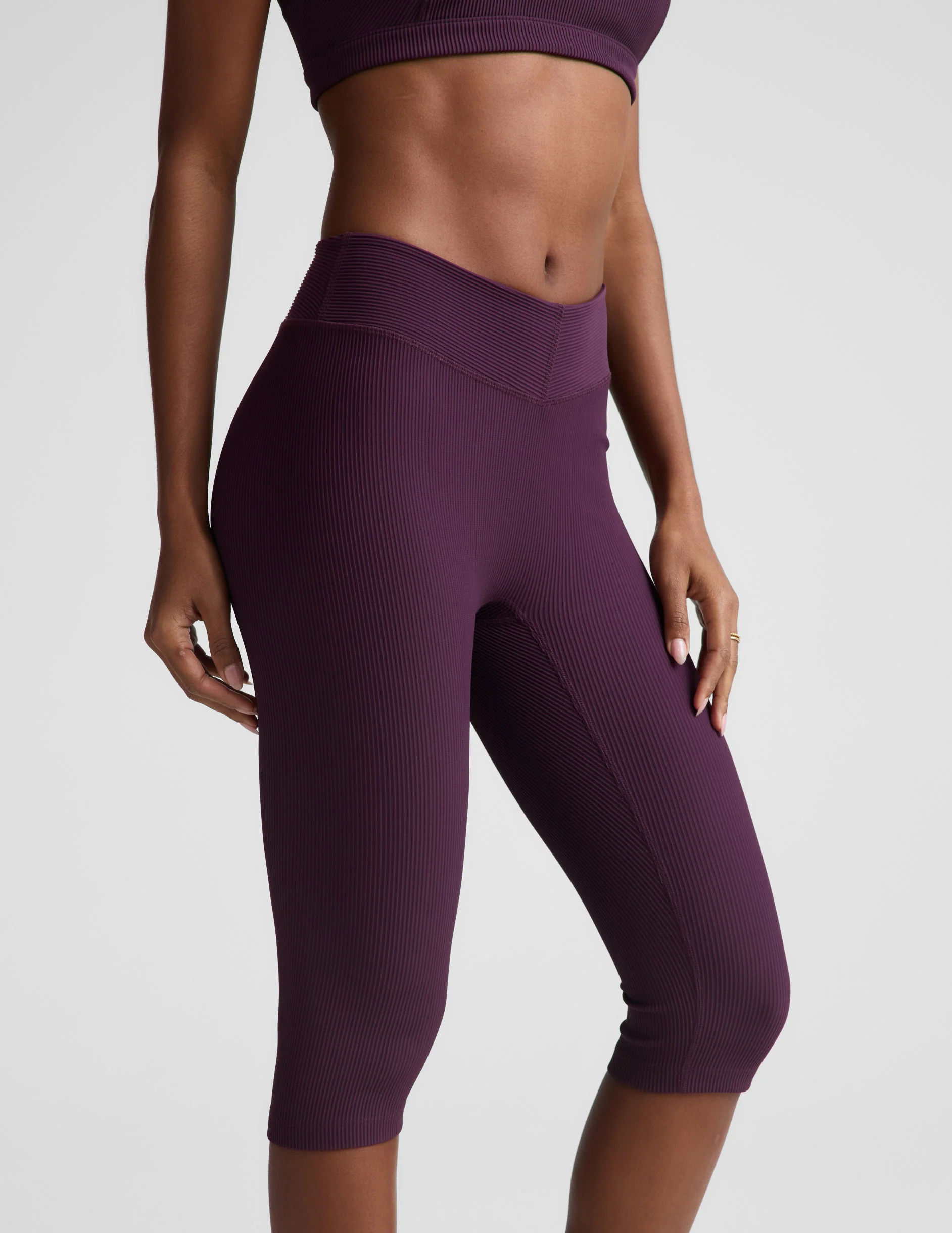 Impulse Ribbed V-Waist Pedal Pusher Legging - Image 2
