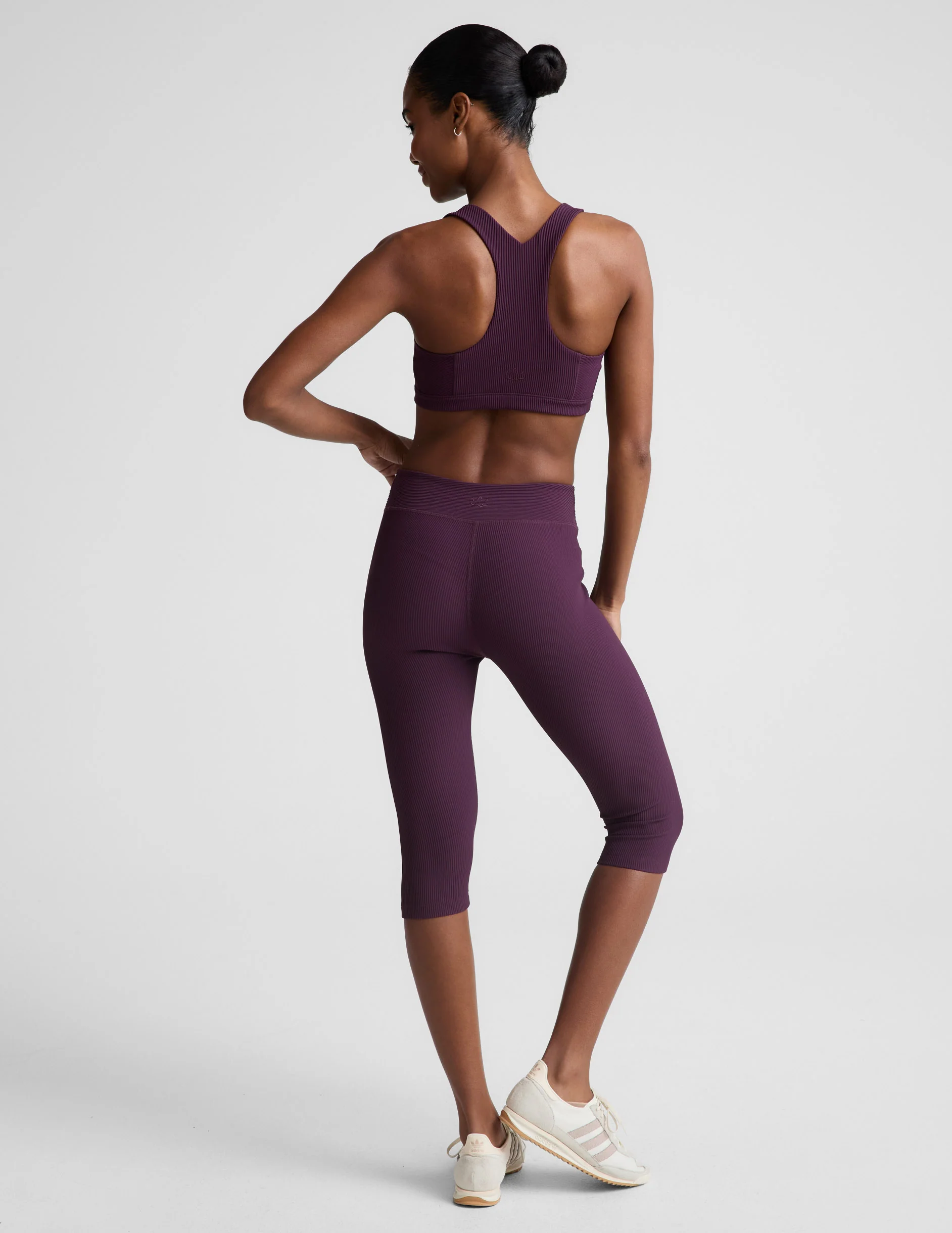 Impulse Ribbed V-Waist Pedal Pusher Legging - Image 3