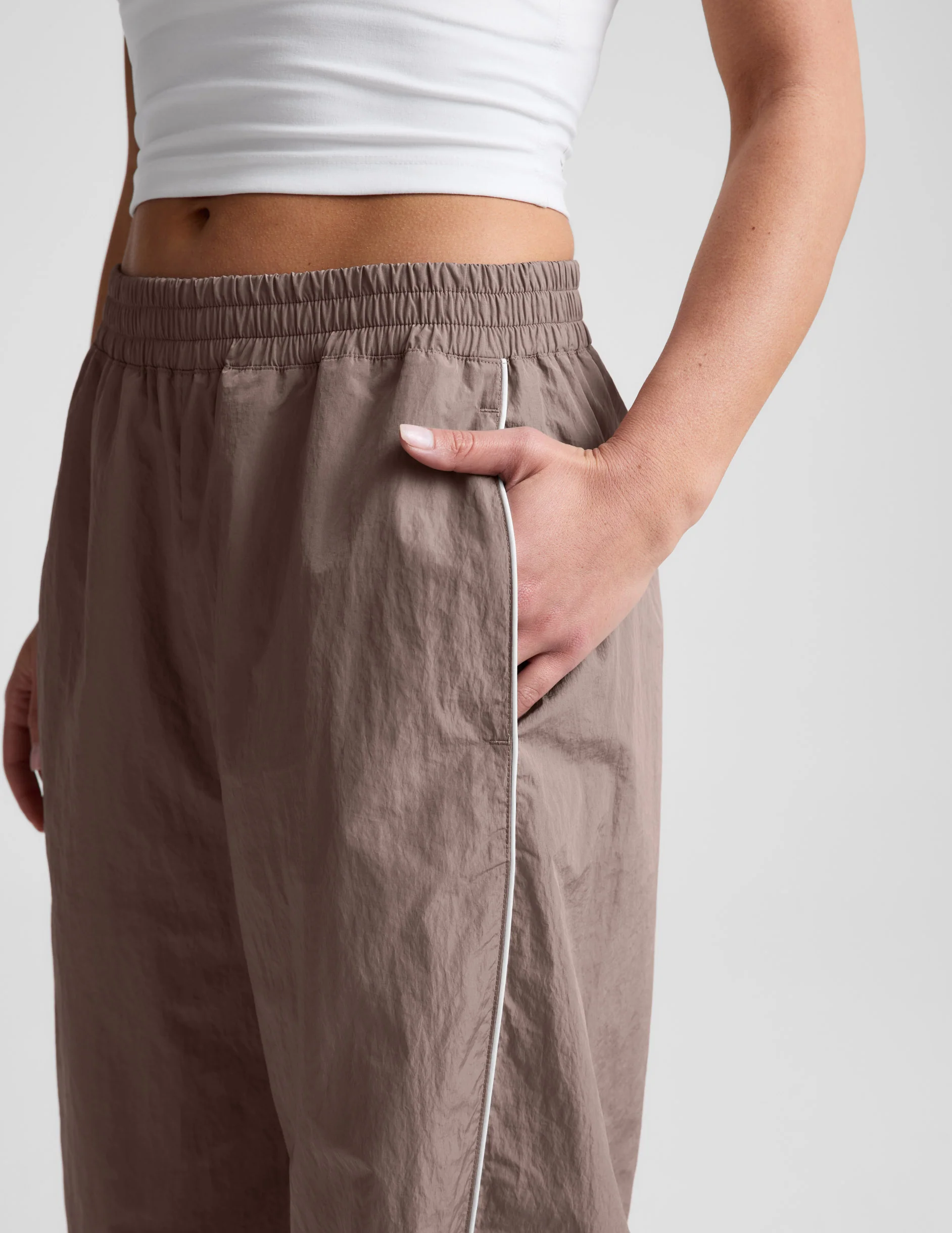 Limitless Mid-Rise Barrel Leg Pant - Image 4