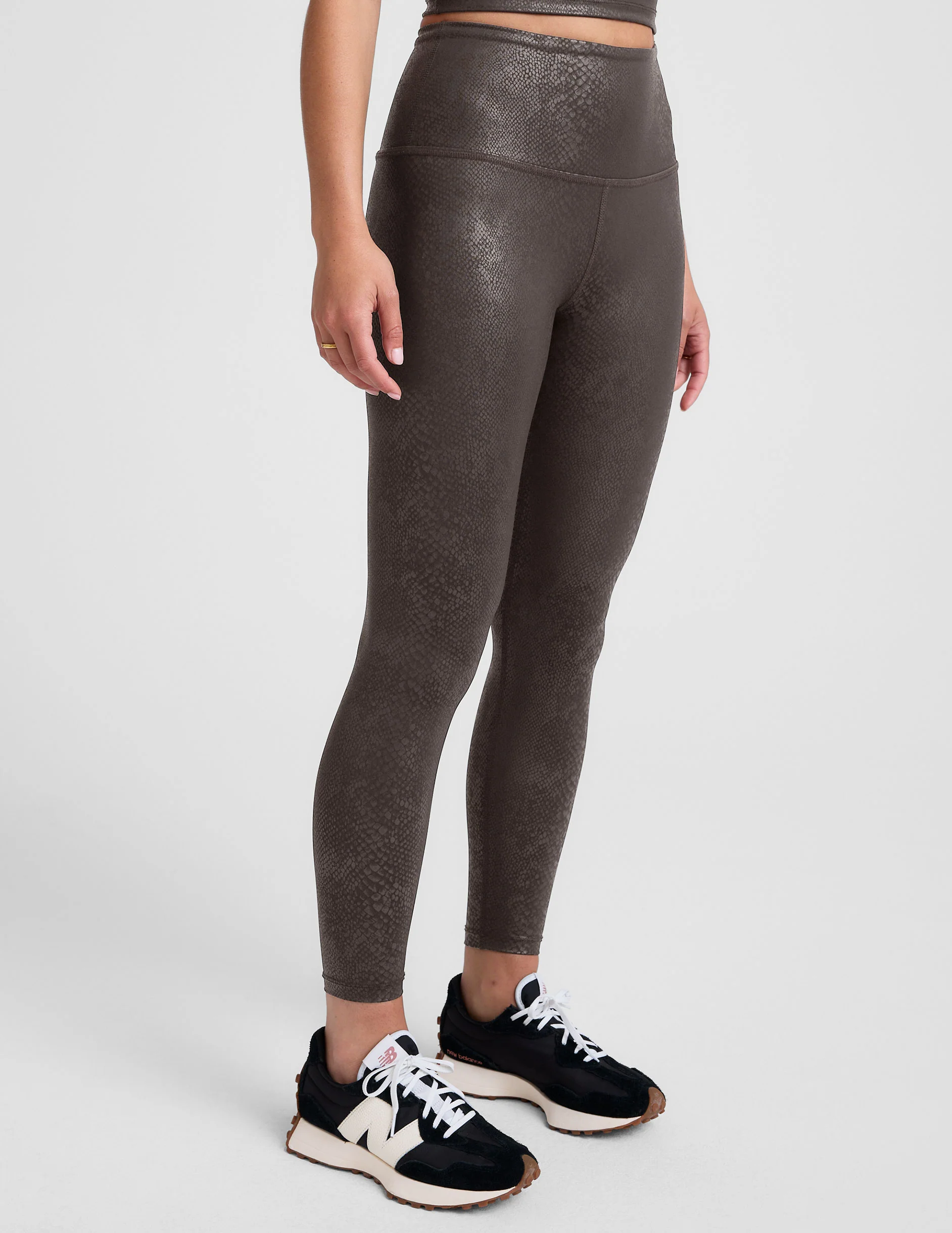 PowerShine Viper High Waisted Midi Legging - Image 3